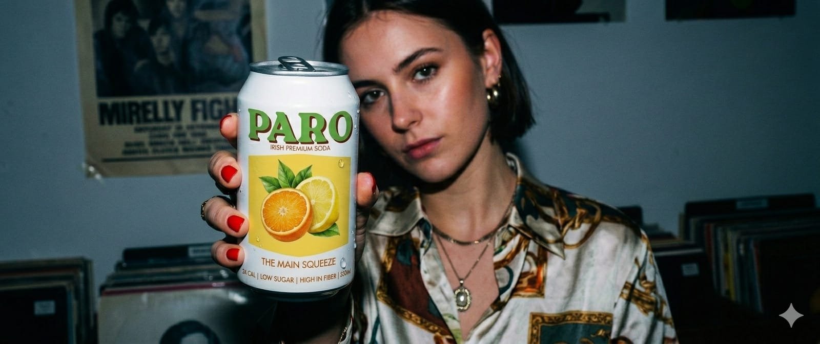 Person holding a PARO The Main Squeeze can